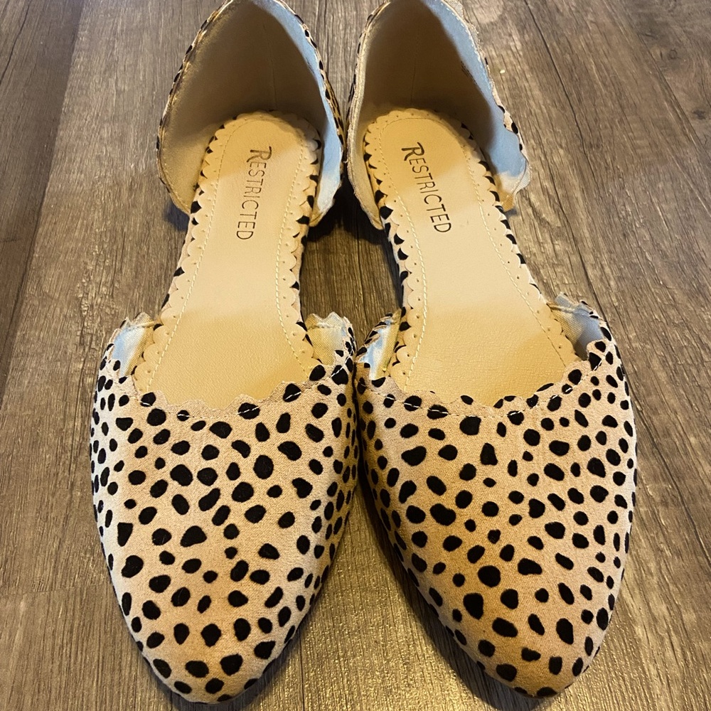 Brand new flats only worn once, too big for me. Size 8.5